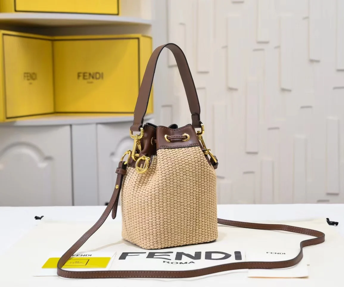 Hot selling cowhide material hand-held crossbody bag - Image 3