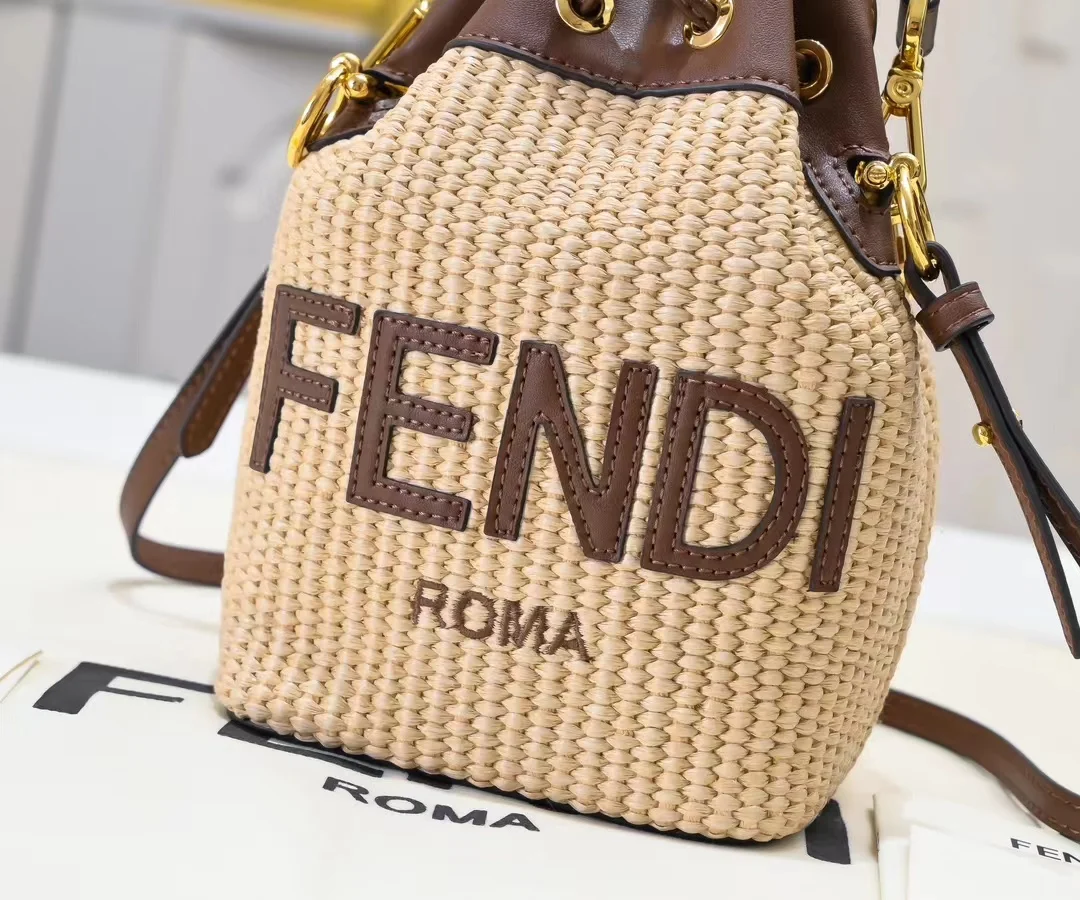 Hot selling cowhide material hand-held crossbody bag - Image 4