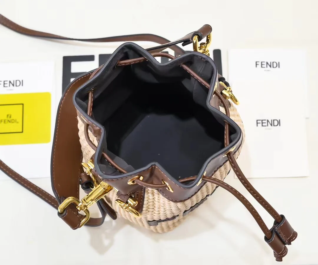 Hot selling cowhide material hand-held crossbody bag - Image 7