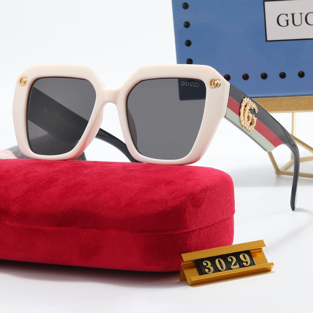 4 Colors Fashion Double G Striped Frame Sunglasses - Image 2