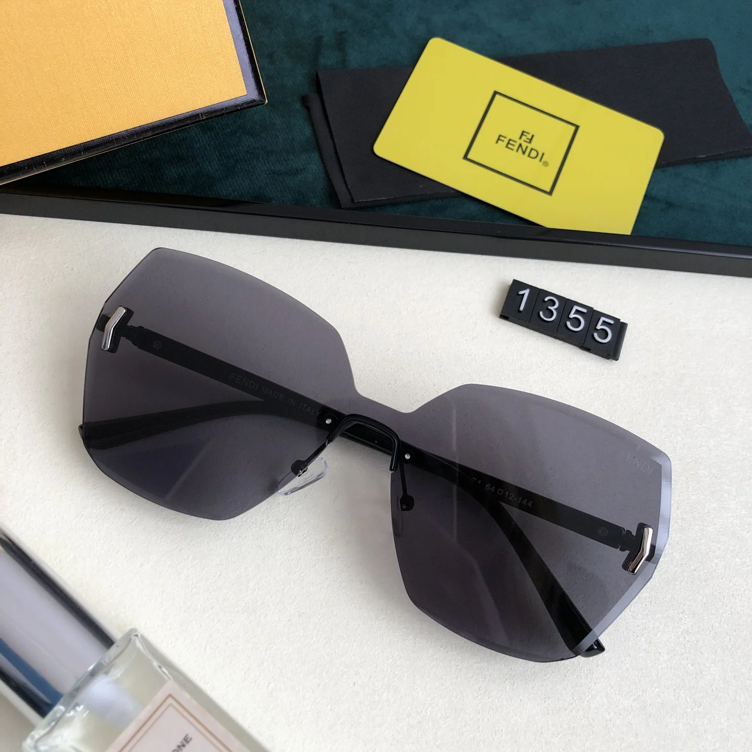 1355 Frameless Light UV Protection