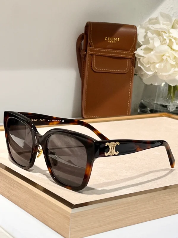 TRIOMPHE CL 40222 F 74S Square Sunglasses